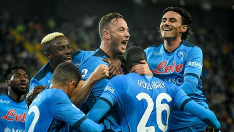 Phân Tích Phong Độ Đội: Soi kèo bóng đá Bologna vs Napoli